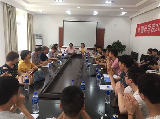 毕业生座谈会DFB1_副本.jpg